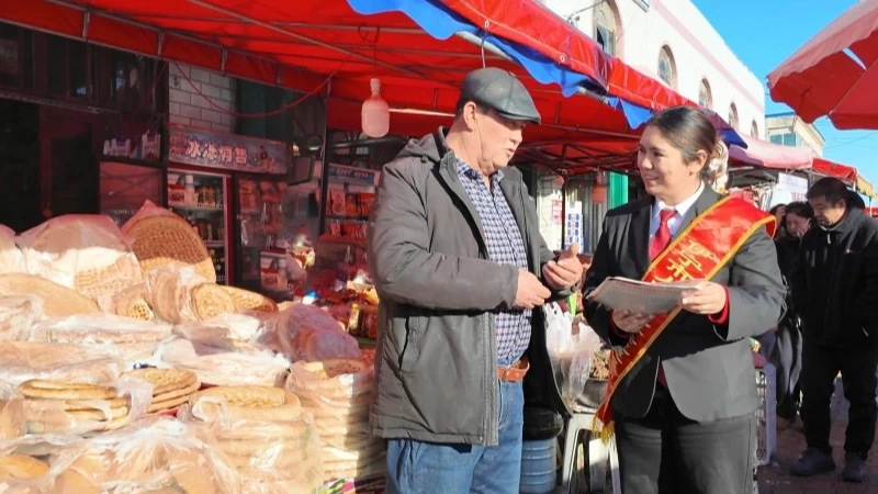 新疆伊宁市人民法院：“普法小分队”再出发 法治春风暖“食”光