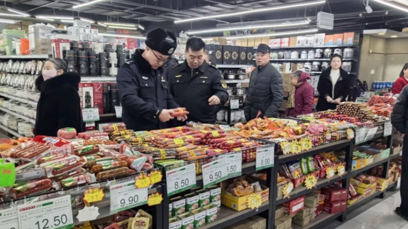 新疆奎屯市公安局开展春节前年货市场专项检查 守护群众“舌尖上的安全”