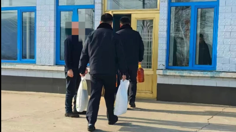 吉林扶余公安新站派出所：暖冬送暖显温情 普法护航助新生