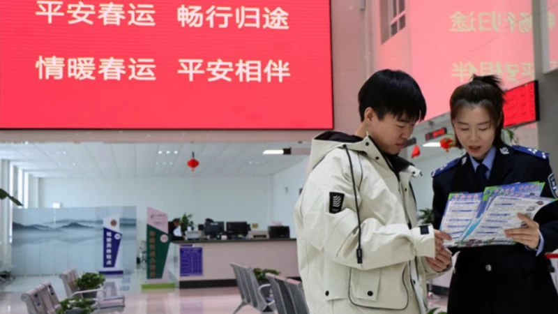 新疆奎屯市公安局交管大队：守好宣传阵地 点亮春运平安灯