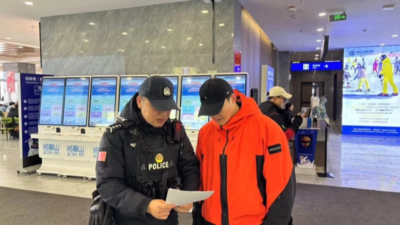 新疆阿勒泰市公安局：雪场航拍莫任性，“黑飞”可拘留！