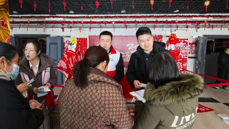 新疆生产建设兵团第七师胡杨河市一二八团：村晚“普法年货”送得实在