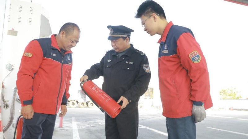 春节临近护平安  泗县民警深耕小场所消防隐患排查