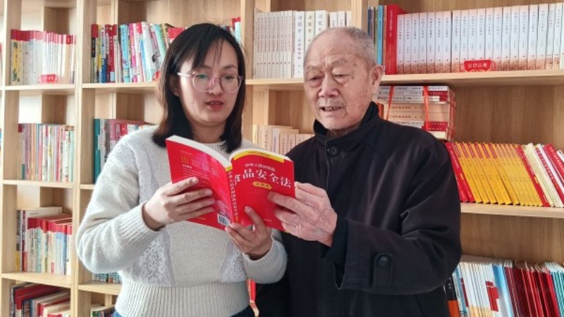 新疆生产建设兵团第七师胡杨河市天北新区司法所：普法宣传零距离 法治观念入人心