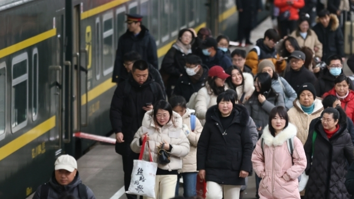 春运首周 中国全社会跨区域人员流动量累计超14亿人次