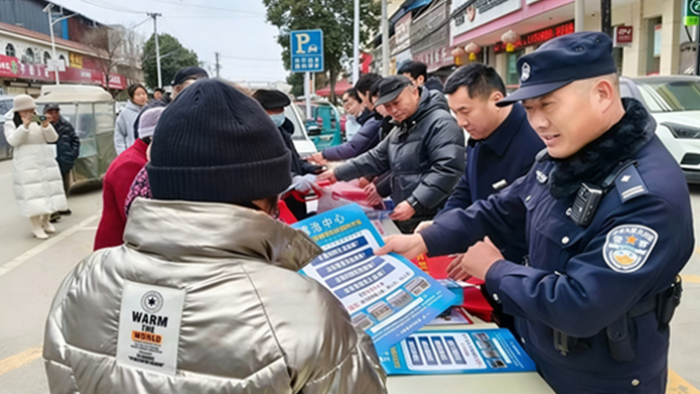 泗县公安走进乡村集市开展普法宣传活动