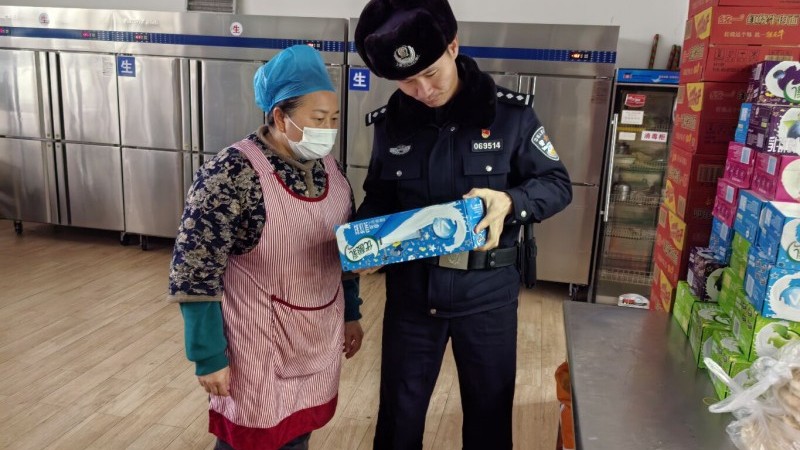 新疆奎屯市公安局：筑牢春节食品安全防线 守护群众平安祥和新春