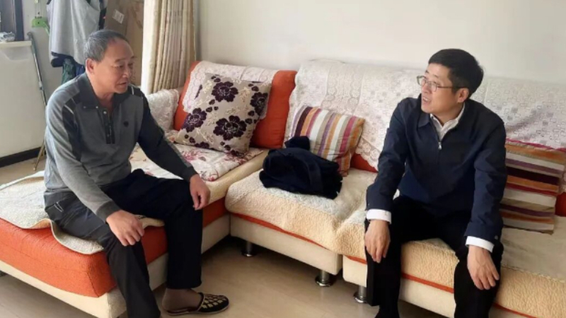 吉林省延吉市法院开展走访慰问退休干部活动