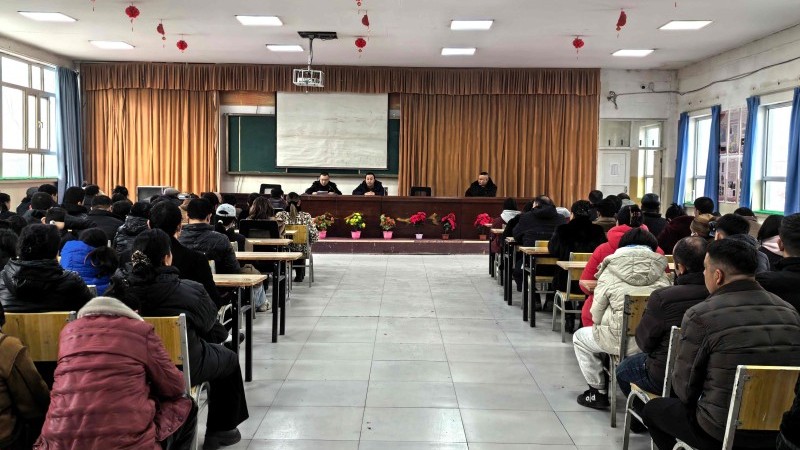 新疆莎车县人民法院干警进社区开展普法暨节前安全生产宣讲活动