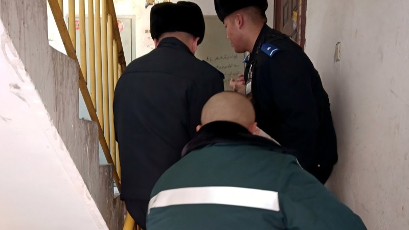 新疆新源公安紧急救助受困群众获赞誉