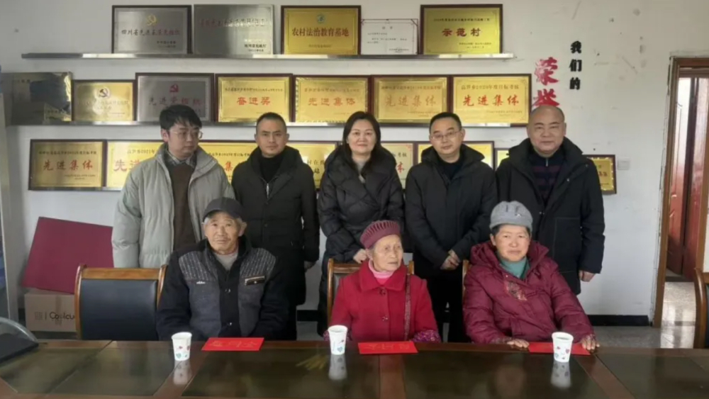 寒冬送暖显真情 精准帮扶促振兴