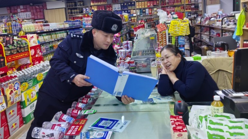 新疆奎屯市公安局：岁末年初保平安 警民携手筑防线