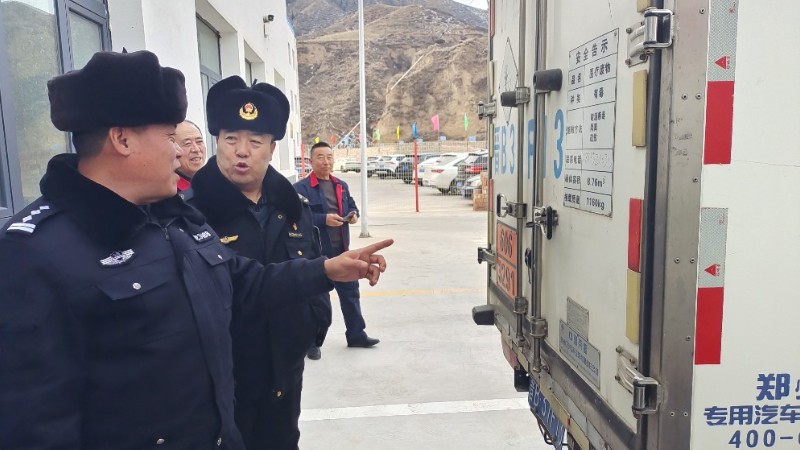 大同交管八大队：春运联合行动，为危化品运输安全“上弦”