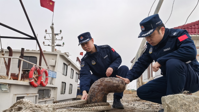 船头守平安，暖意抵心头