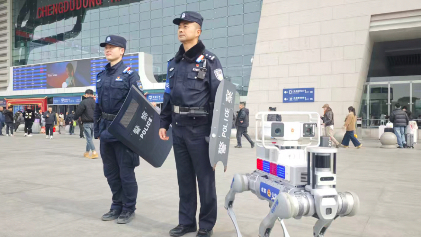 春节“警”色新，“成都造”装备守护市民平安年