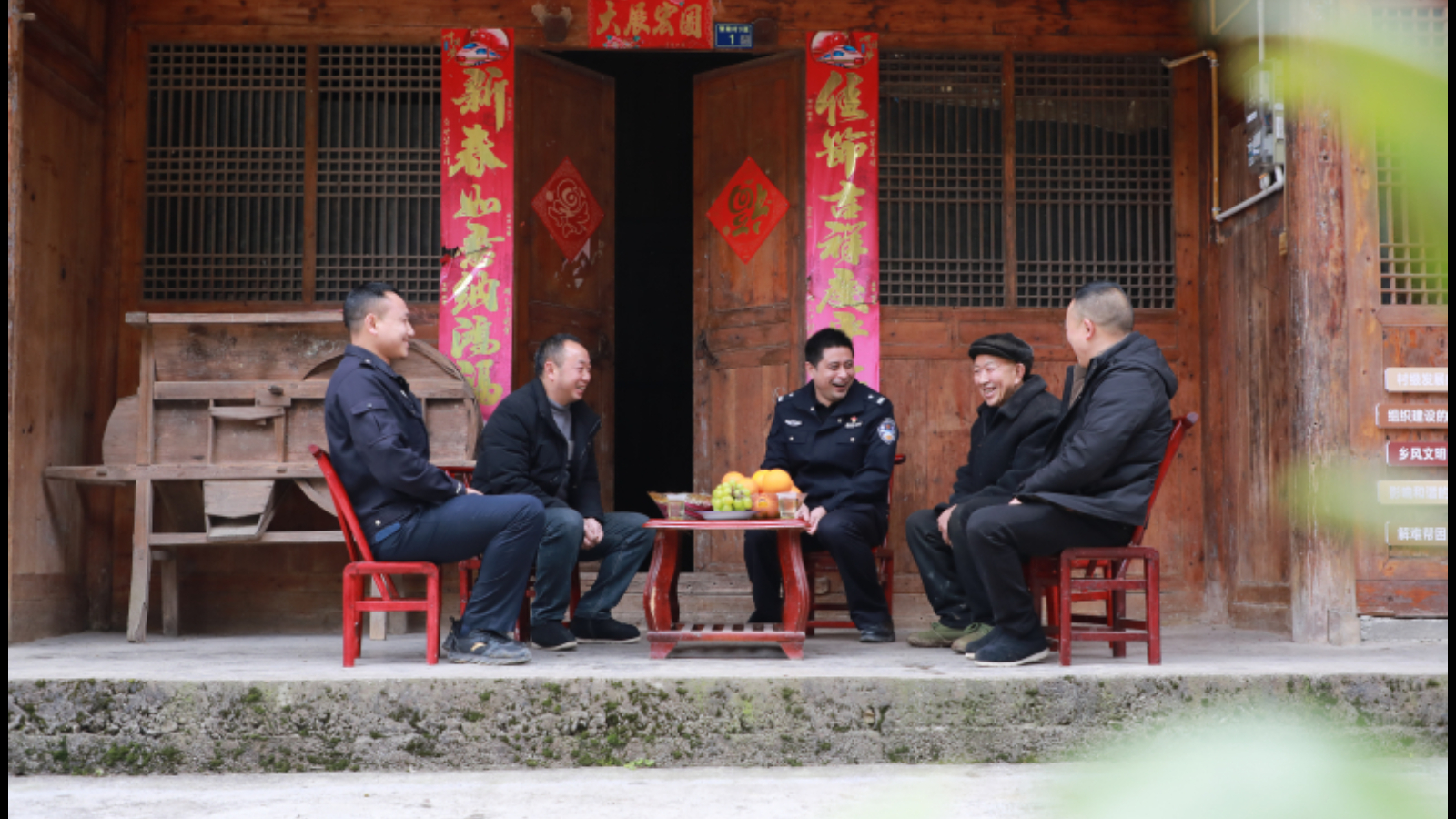湖北利川：橘红暖山乡 藏蓝护平安