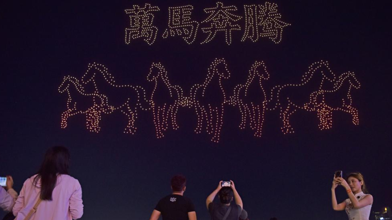 2026架无人机表演亮相香港湾仔海滨