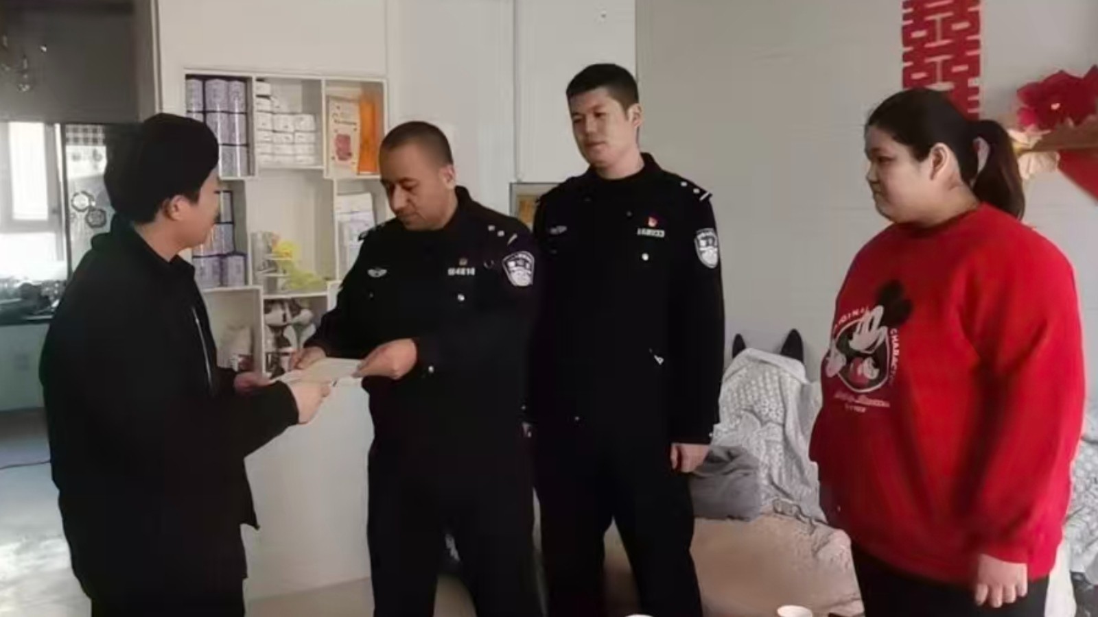 “感谢中国警察”喀什公安贴心服务温暖外籍友人