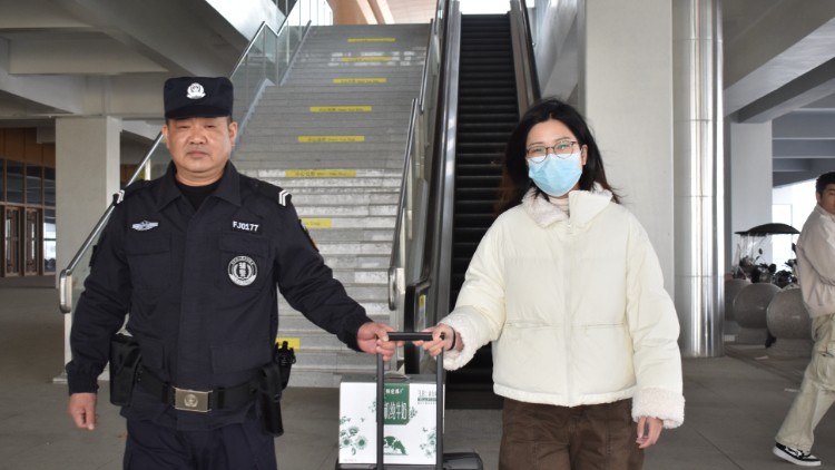 民警暖心守护