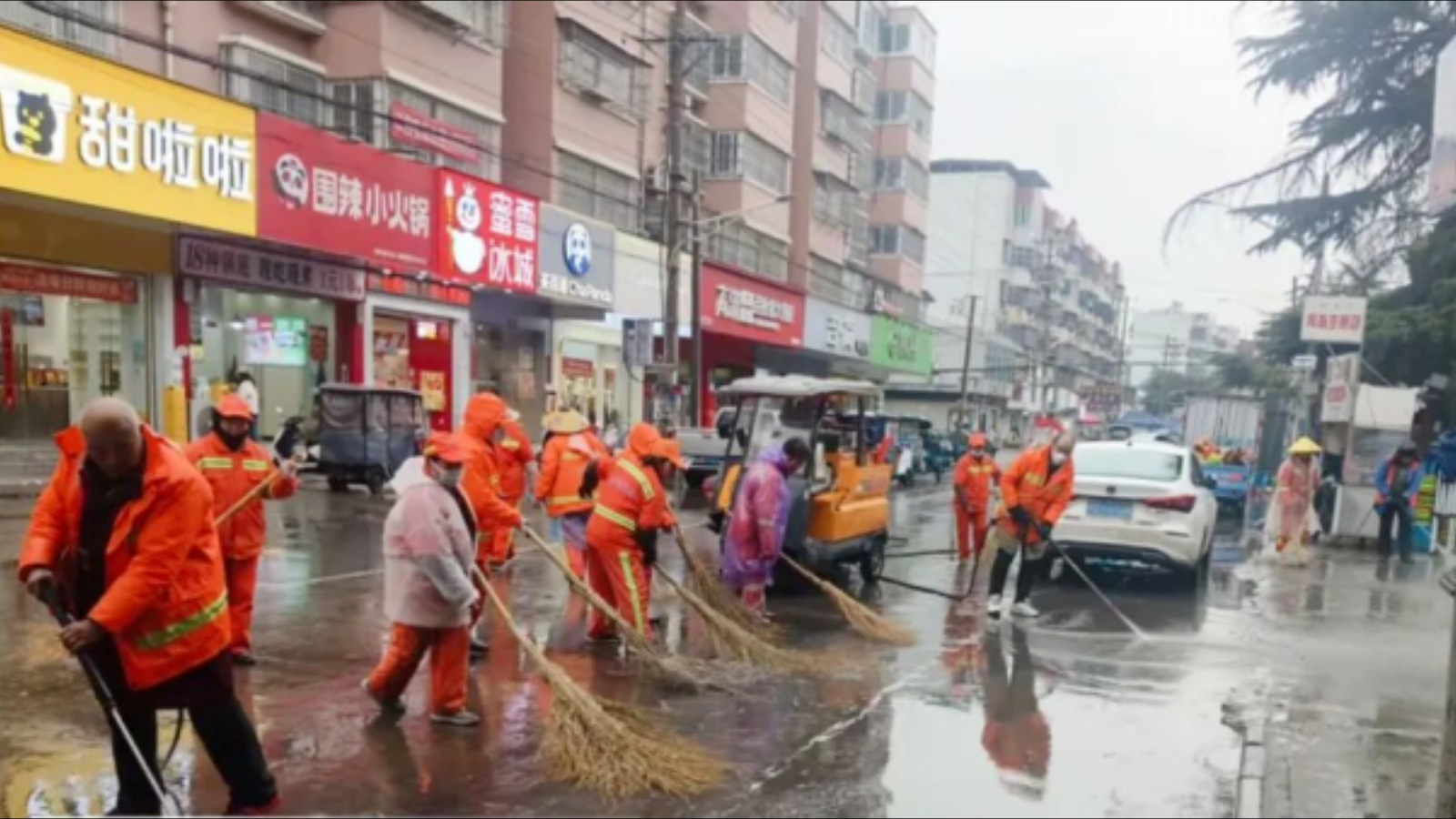 安徽阜阳市：守护新春里的烟火气  二里井夜市除“油”焕新