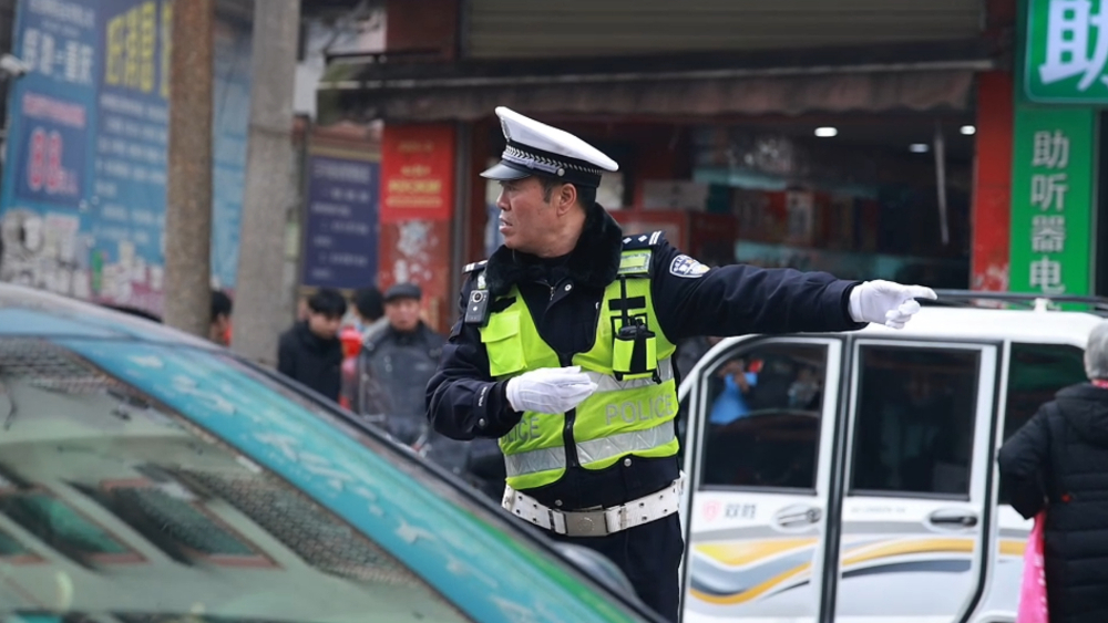 四川岳池交警卢斌：站好最后一班春节岗，是退休前最有仪式感的告别