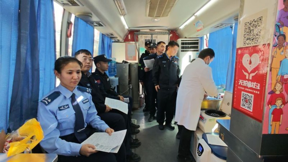 5900毫升！新疆伽师公安民辅警挺身而出，守护孕妇生命之光