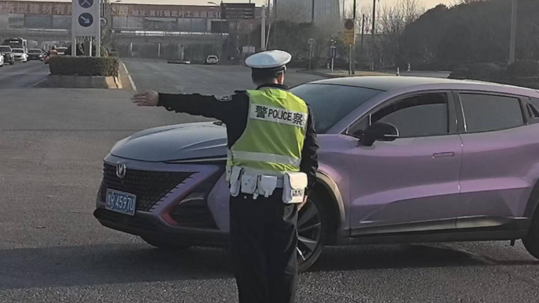 公安交警圆满完成春节交通安保任务