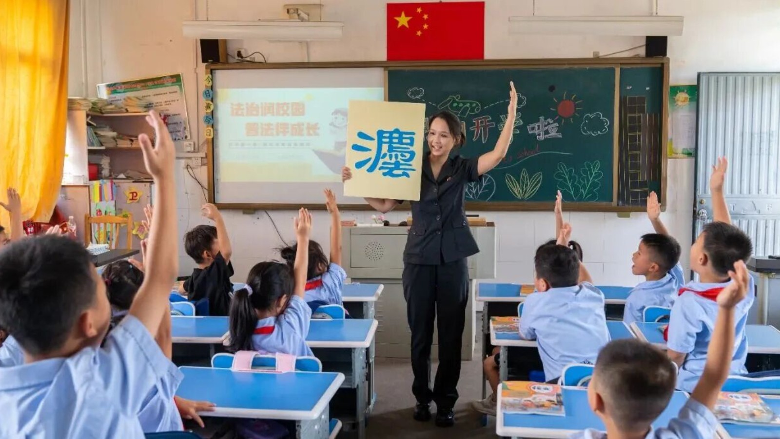 “把孩子真正放在心上”——三位全国人大代表谈依法治教