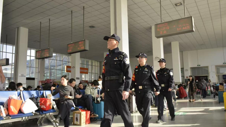 春运护航进行时 大明湖畔守平安