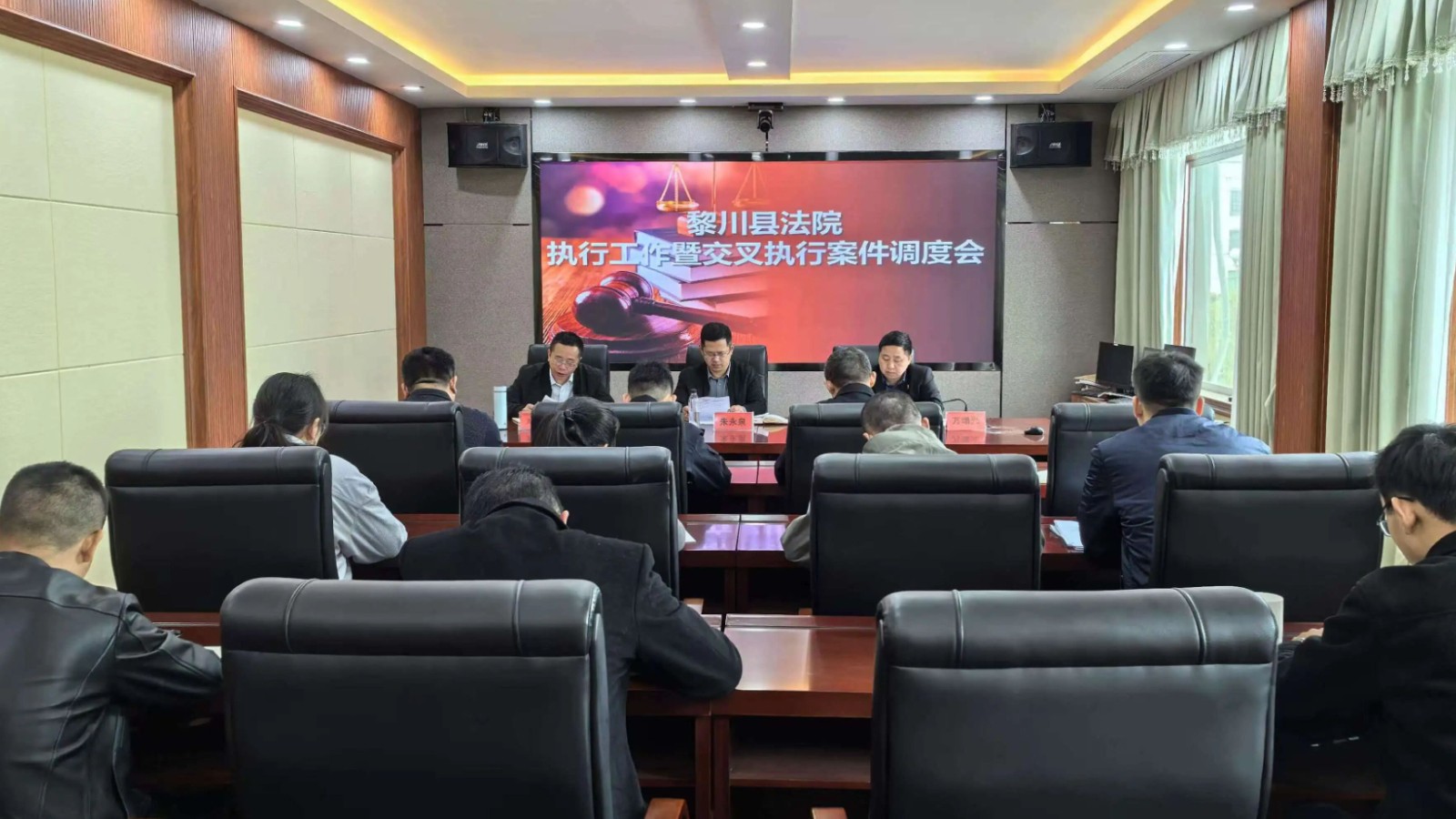 土地被“锁死”，105本房产证“悬空”五年，谁把这盘“死棋”走活了？