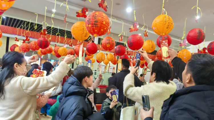 “巧手闹元宵，反邪护平安”