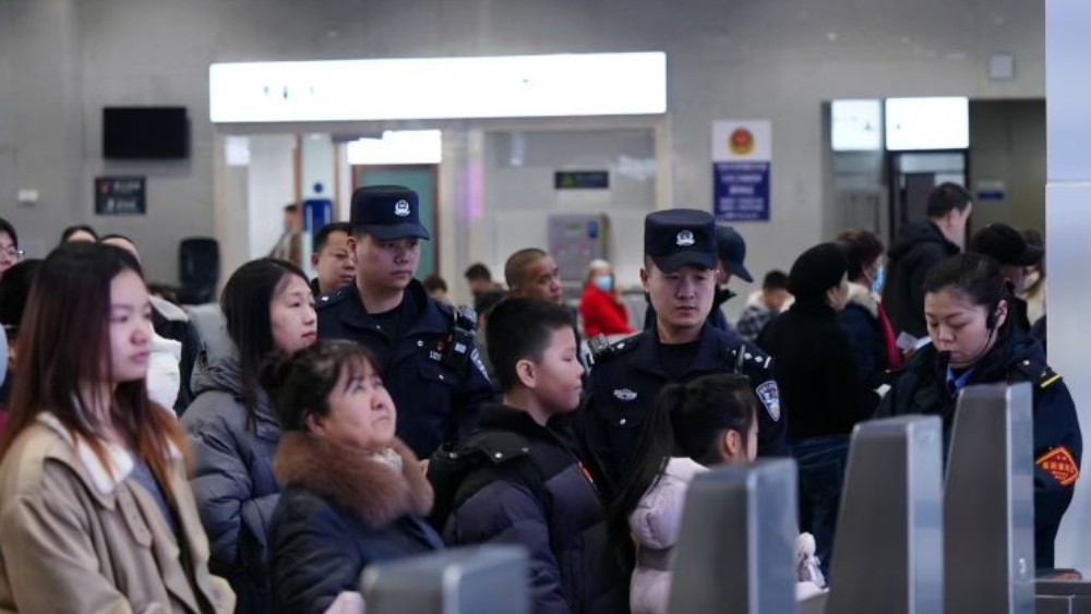 乌鲁木齐铁路公安局乌鲁木齐公安处石河子站派出所全力护航旅客平安路