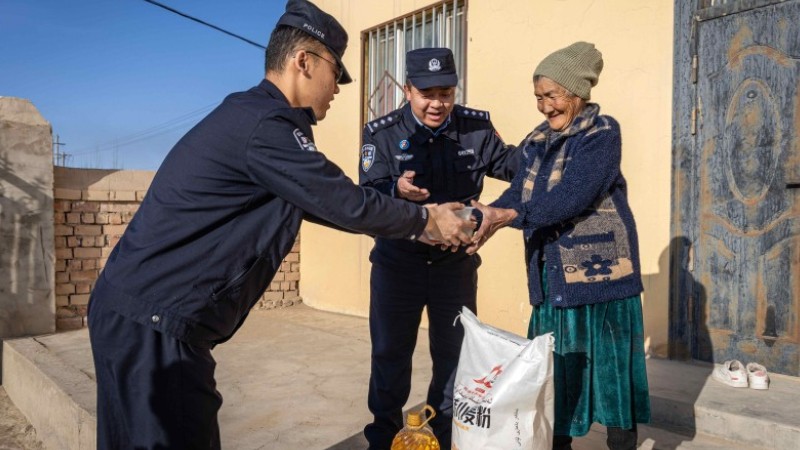 新疆克州边境管理支队：警民一家亲 元宵暖人心