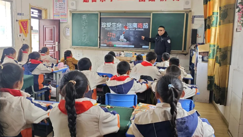 以警为盾 守护校园——四川甘孜公安致广大师生和家长的一封信