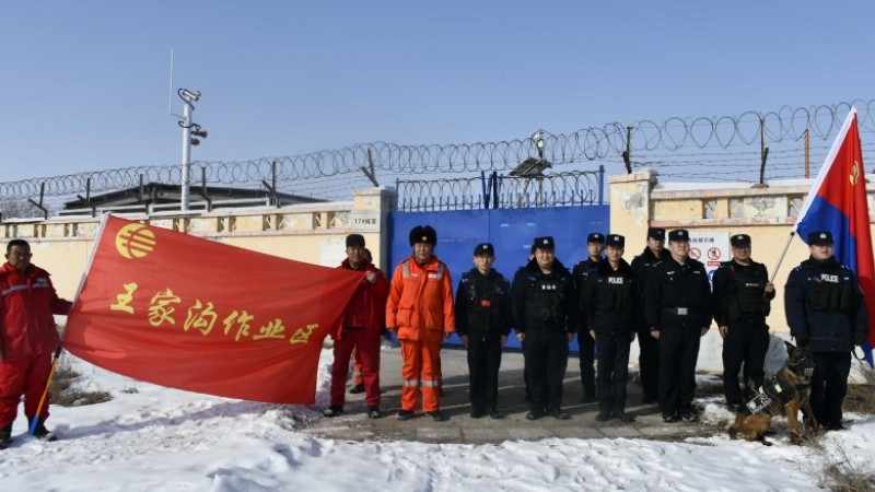 新疆生产建设兵团第六师五家渠垦区公安局：联合踏雪巡线 共筑油气管道安全防线