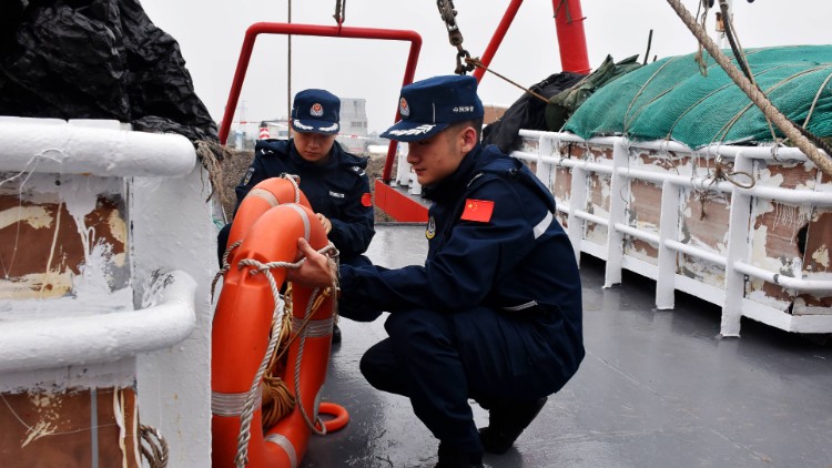 海警护渔港 佳节话平安
