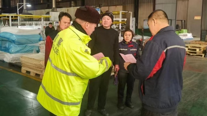 山东龙口公安交警：上好开工“第一课” 把好安全“第一关”