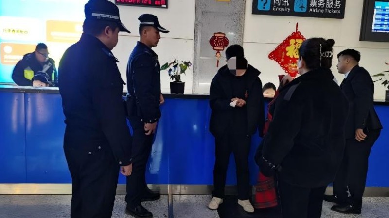 新疆库车市公安局：5分钟完成全部乘机手续，为受伤孩童开辟救治绿色通道