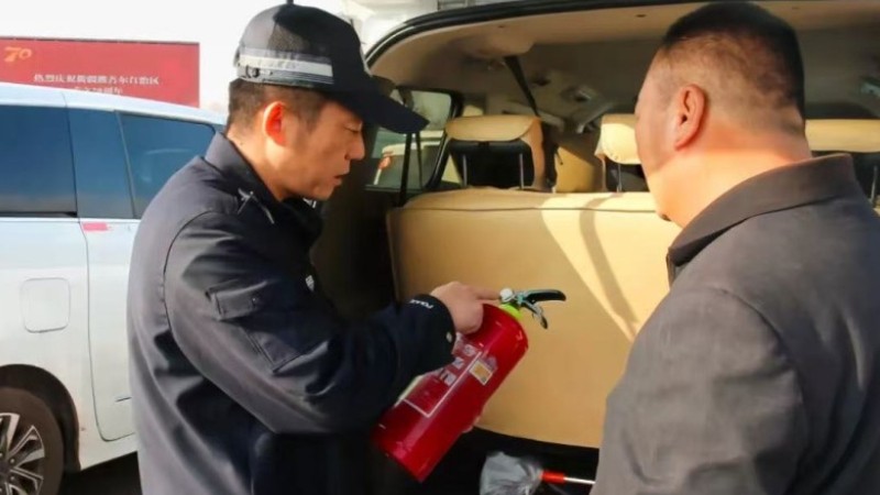 人群里的“暖心坐标”——记新疆伊宁市公安局汉宾乡派出所火车站便民警务站副站长周先强