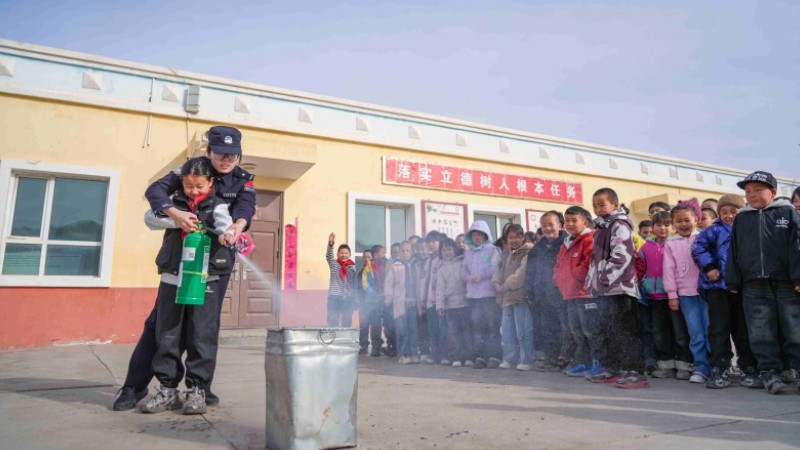 新疆克州吉根边境派出所：开学第一课 安全进校园
