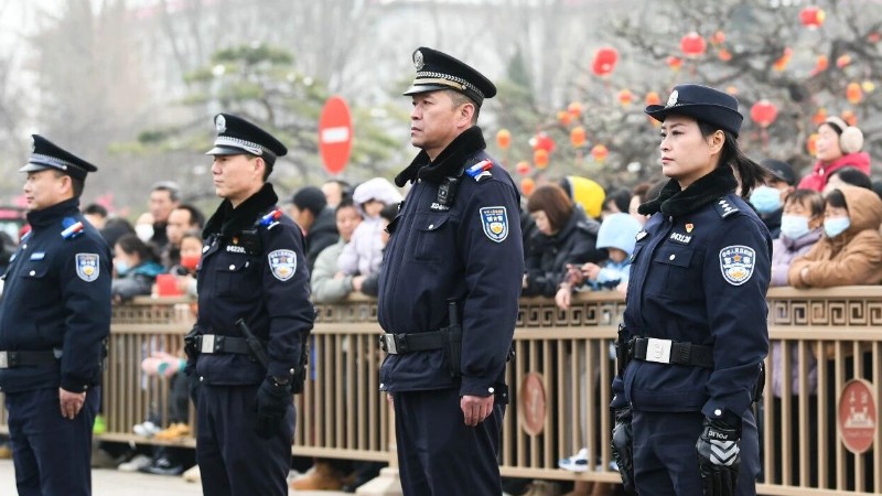 山西省长治市最美“警”色守护元宵最暖烟火