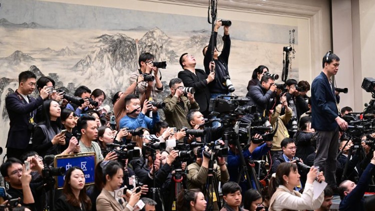 全国政协十四届四次会议举行新闻发布会