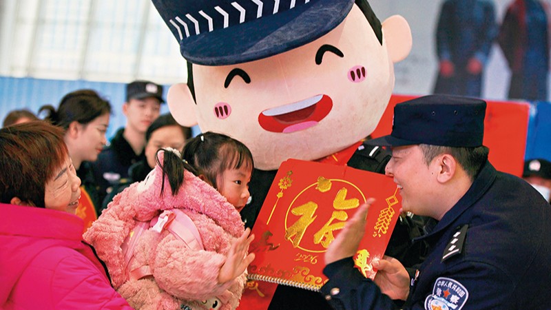 春运旅途暖 普法护平安