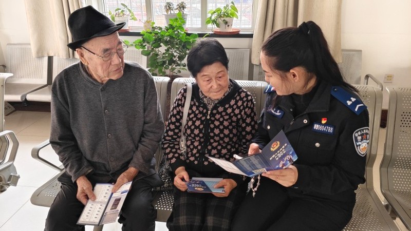户籍窗口的“暖心使者” 雷锋精神的践行者——记新疆伊宁市公安局汉宾乡派出所辅警高玉香