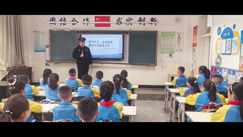 新疆伊宁市司法局解放路司法所：法治护航开学季 安全守护伴成长