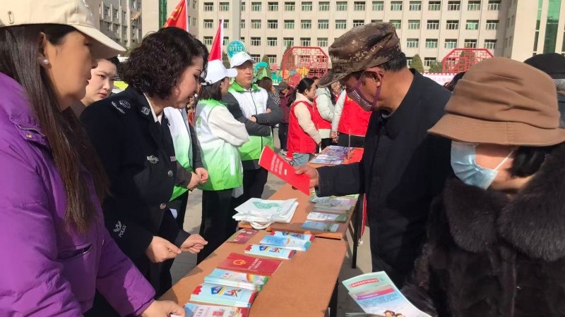 新疆库尔勒市司法局开展学雷锋普法宣传志愿活动