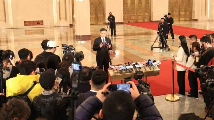 十四届全国人大四次会议首场“部长通道”集中采访活动