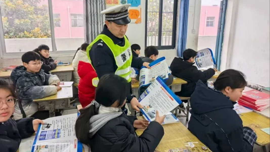 派出所开展护苗专项行动