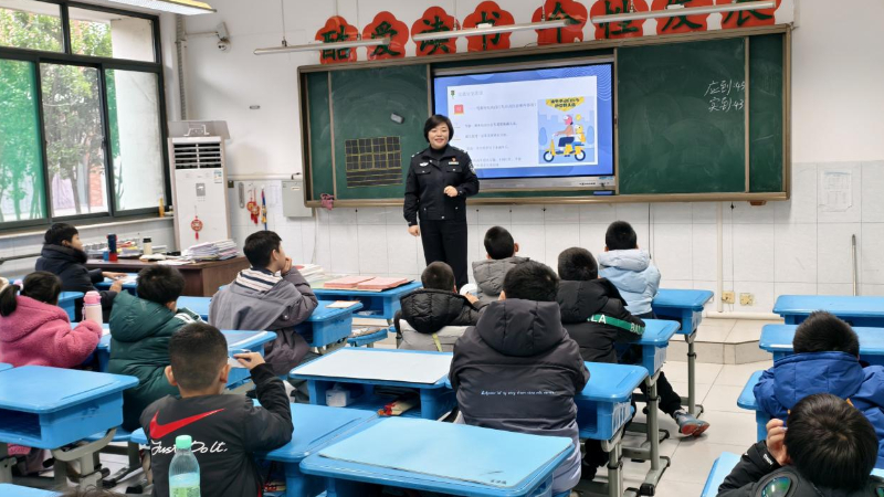 "打卡"交通安全主题教室！