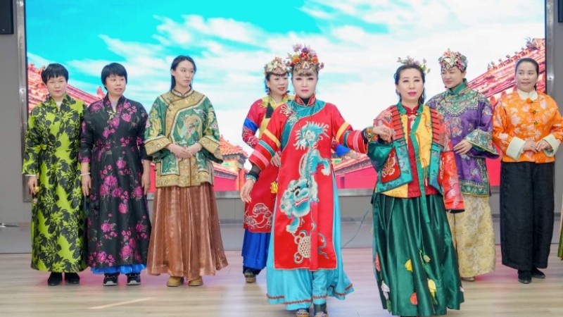 新疆乌鲁木齐市水磨沟区龙盛街街道：当爱耳日遇上妇女节，无声世界绽放最美芳华